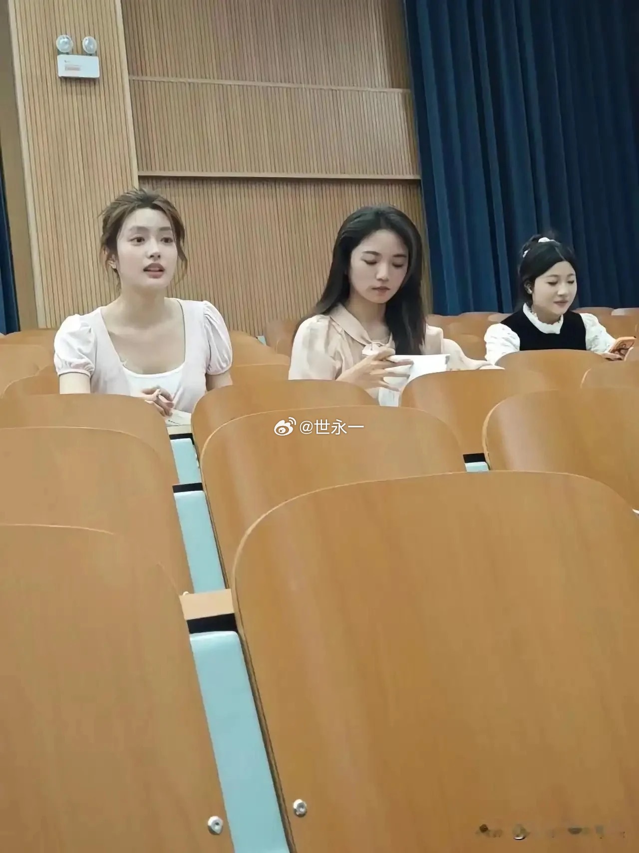 不怪那么多人想娶她，路人镜头下都美若天仙
