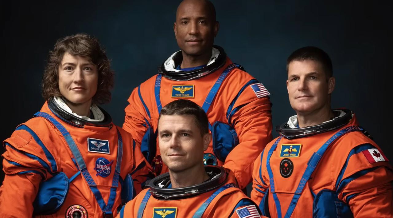 这四个人，可能根本就不在飞船上。一个最大的疑点是，猎户座飞船上的马桶已经坏了