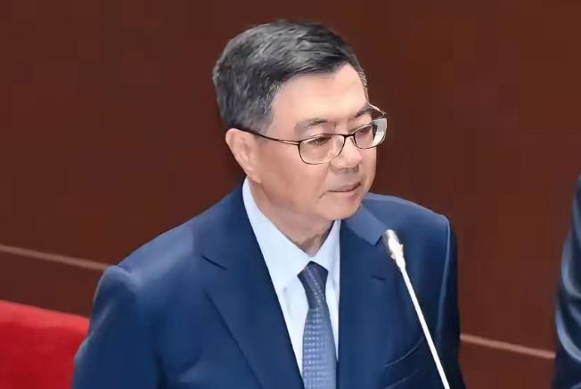 霍尔木兹海峡堵死的第三天，台湾行政院长取消全部上午行程，紧急召集财政、金管、经济