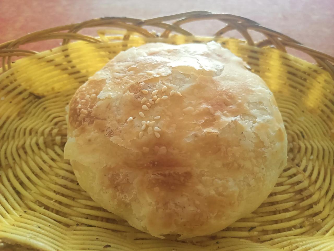 这烧饼，真地道！！！小区西边的早餐店，开了许久了一次没来过，今天来尝一尝。
