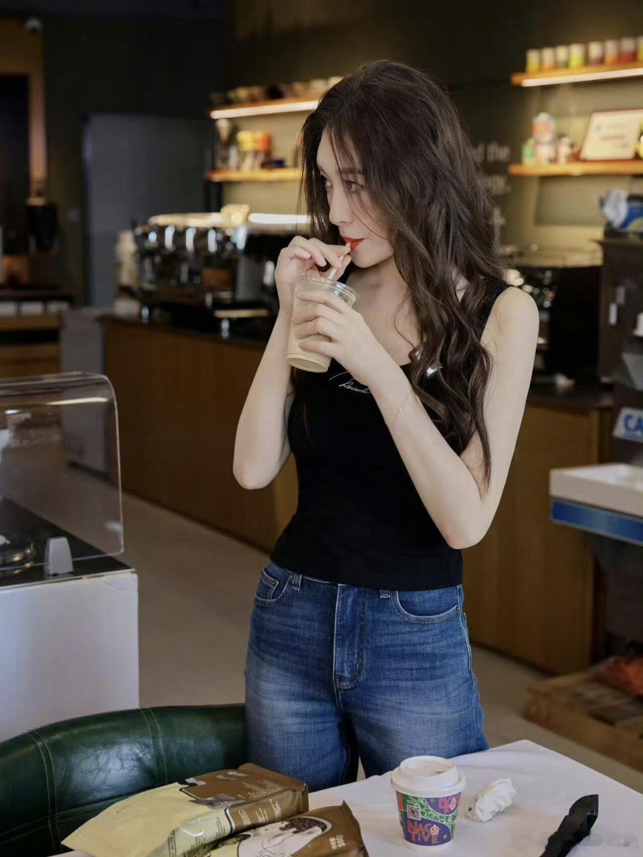 李小冉花期李小冉中年少女从小美到大，李小冉的花期就没下线过