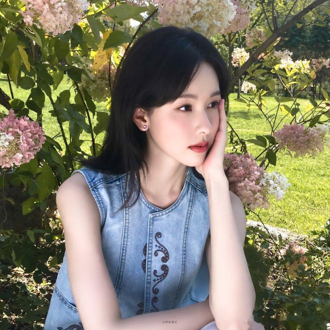 其余不理会，只知道我爱陈都灵嘟嘟多么美好[爱心][爱心][爱心]#曝vogue盛典集齐了四大流量花#
