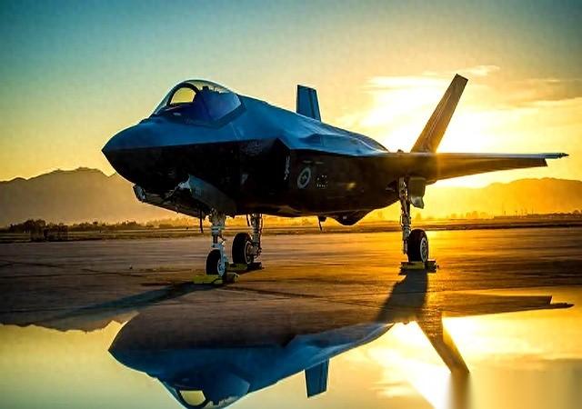 中国空天导弹研究院的研究人员在计算机模拟中，用100毫米透镜发射的1毫焦耳激光脉