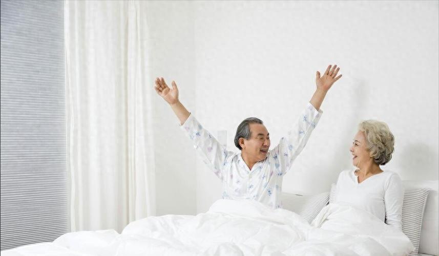 一天只睡8小时是错的？医生：55岁以后，睡觉要注意这2点到了55岁以后，