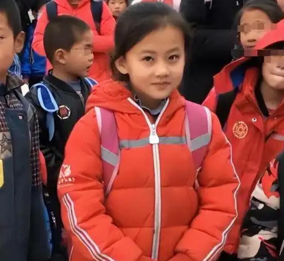 五年前，宁夏的一位女孩仅凭一张笑容就一夜走红，不仅相关播放量短时间突破上亿，就想