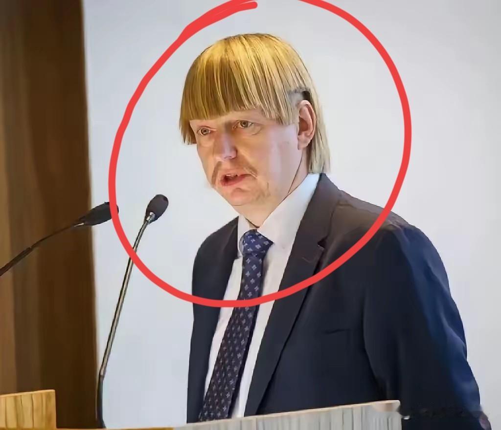 真是笑死人了！现在真有些小国，日子过顺了就忘了自己几斤几两。像4.8万平方公里