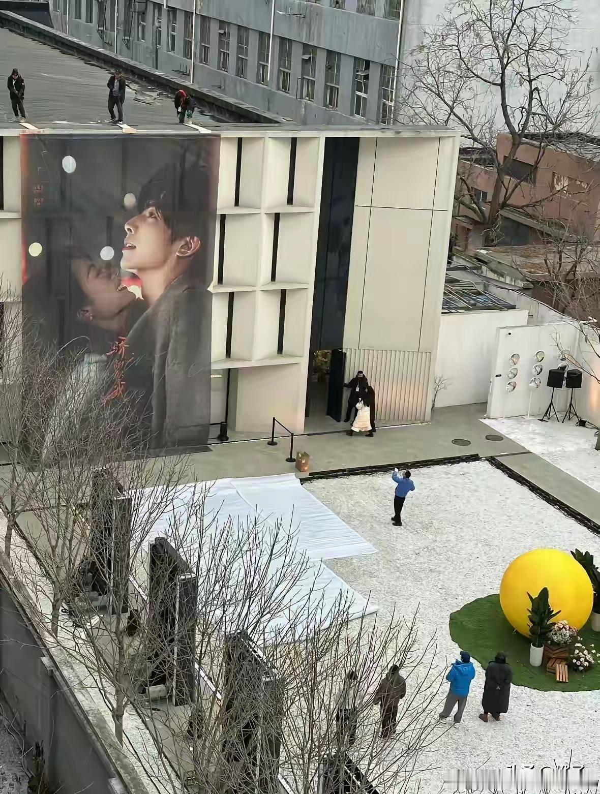 待遇最好的庆功宴！看来《骄阳似我》确实播的很好，之前《折腰》都没这样好的待遇。不