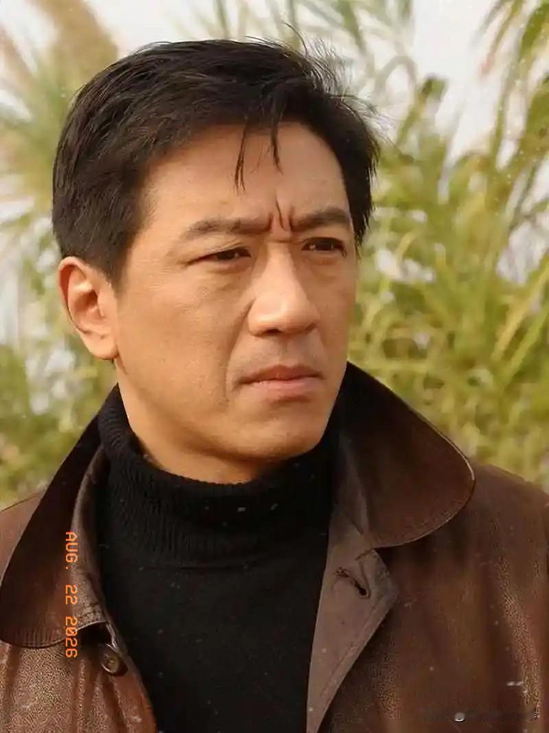 拍《人世间》那会儿，丁勇岱老师扎在剧组128天，拿了90万的片酬，同组的年轻