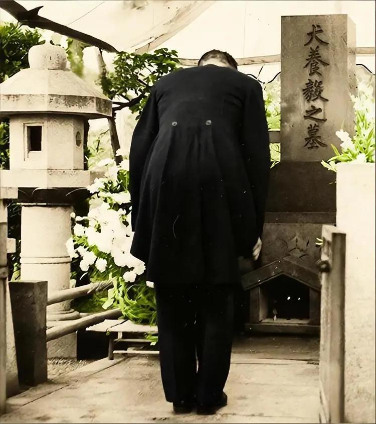 1941年6月19日，汪精卫在日本东京祭拜前首相犬养毅，此次祭拜是汪精卫访日行程