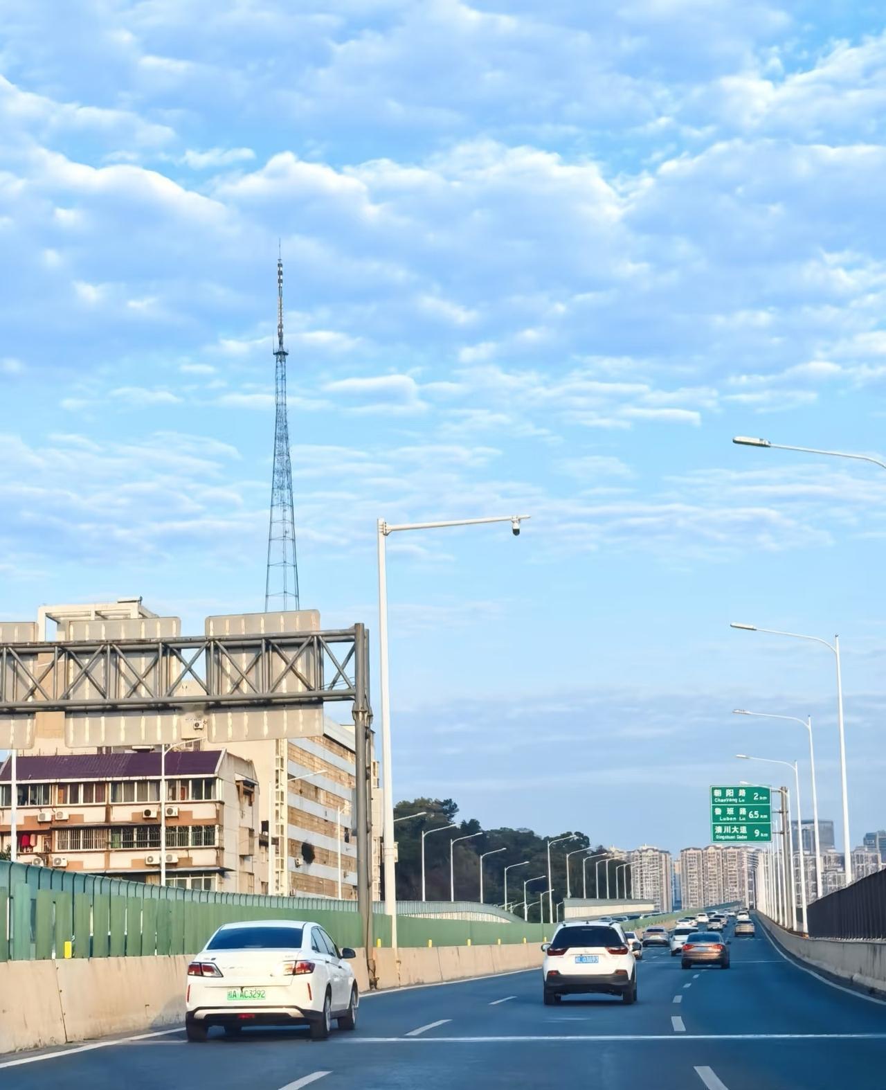 清厢快速路是南宁最伟大的工程每天从会展中心到高新区25公里没有一个红绿灯因