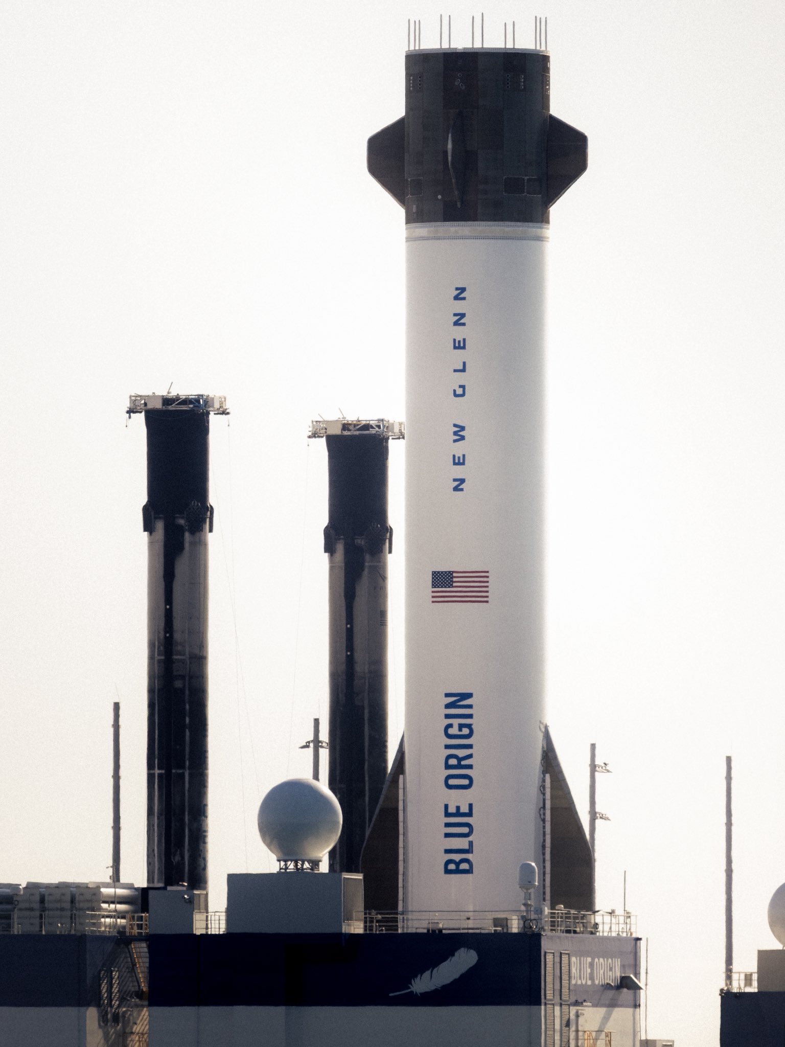 这么一看，猎鹰9号芯级简直弟弟级别新格伦芯级直径7米猎鹰9号芯级3.7米