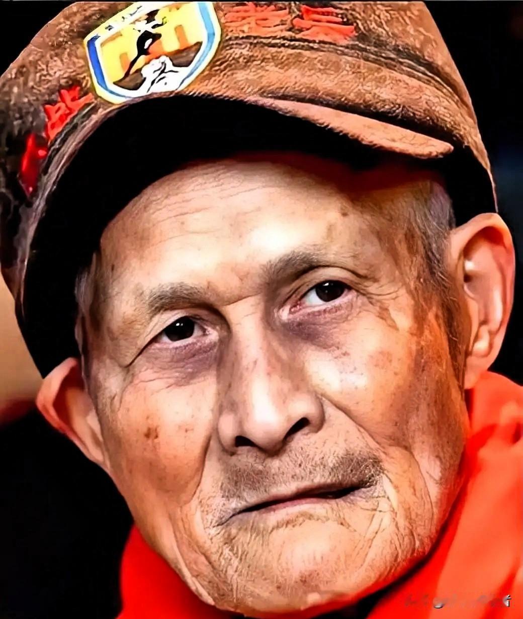 一位抗战老兵回忆说：“每次打扫战场的时候，要是发现日寇伤兵，我们都会补刀，不是我