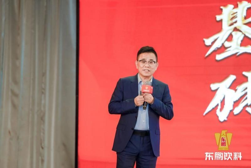 网传东鹏特饮老板是偷了红牛配方才做起品牌，这纯属谣言，事实根本不是这样。东