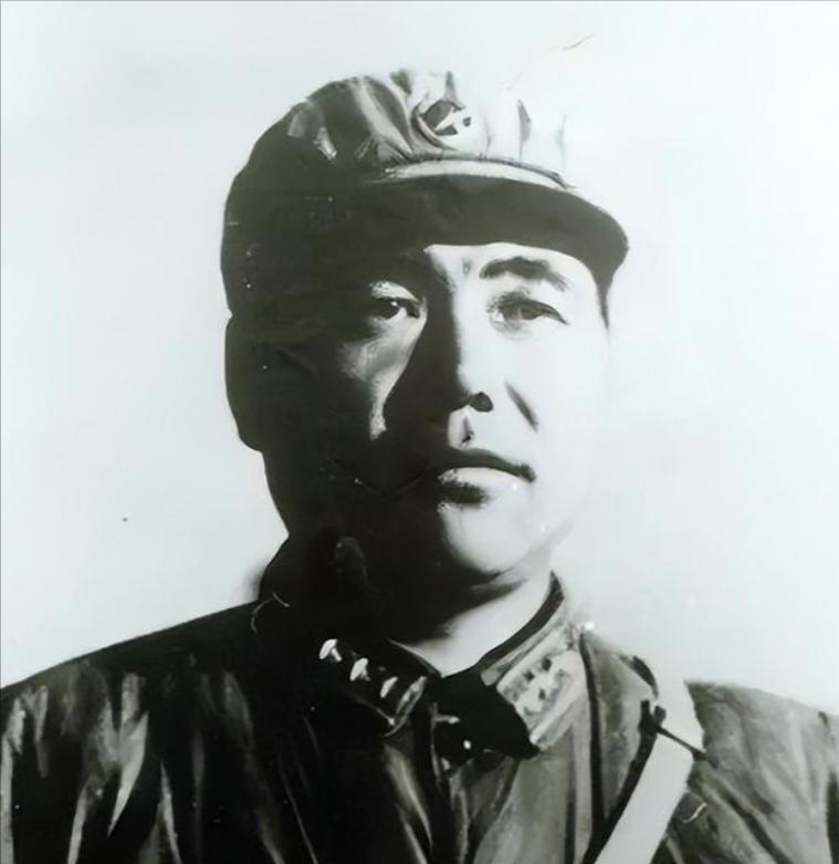 1967年，深夜，战斗英雄郭兴福，含泪掐死两子一女，随后与妻子一起割腕，结果没有