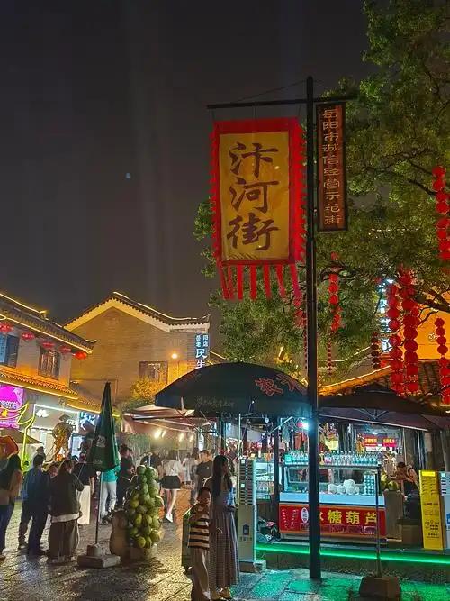 以为岳阳只有岳阳楼和“先天下之忧而忧”？揣着这份刻板印象登岛临江，才发现这座枕着