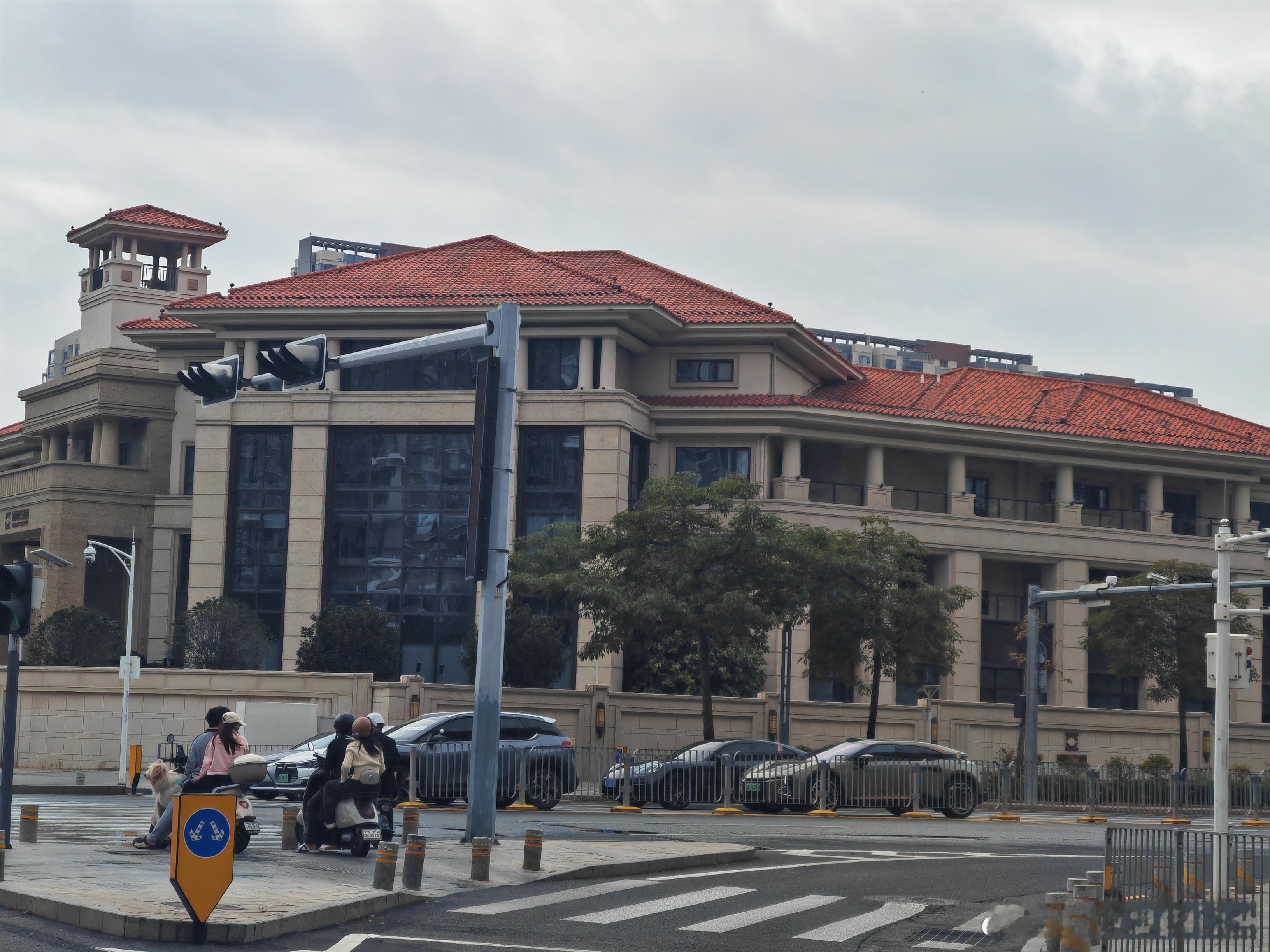 好大的别墅啊！