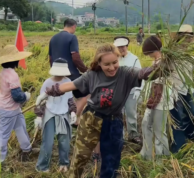 其实麦家琪嫁的不错她老公是香港大律师，经济自由。来广宁宣传农业，开云吞面馆，