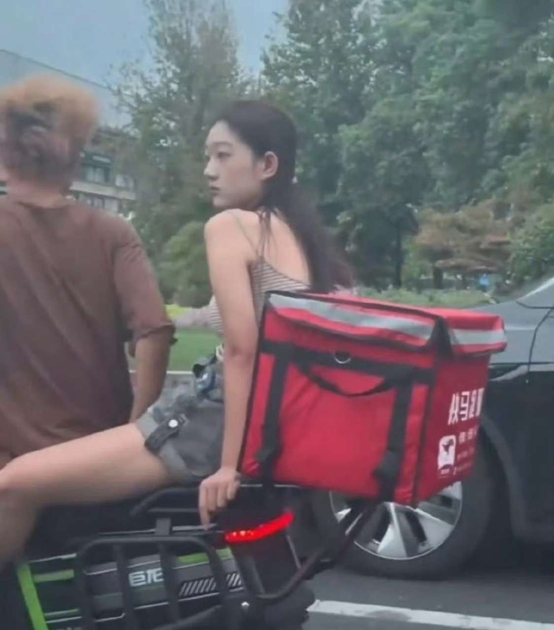 真的想不明白，黄毛到底有什么魅力？