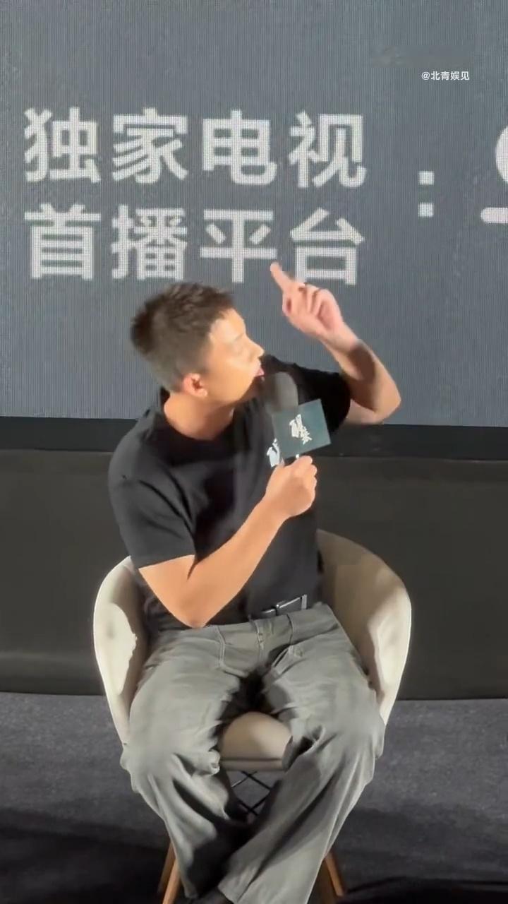 欧豪说赵宝刚拍醒来抹眼泪欧豪分享的片场小故事太有温度了，赵宝刚导演对着父母年轻
