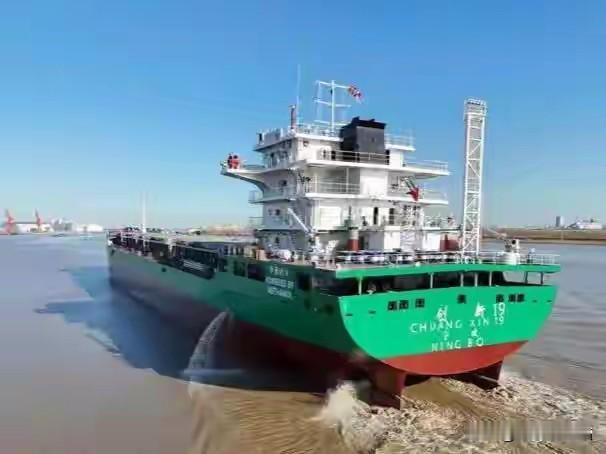 不烧一滴柴油！中国首艘甲醇动力巨轮首航，自研心脏改写航运与网购物流我国首艘