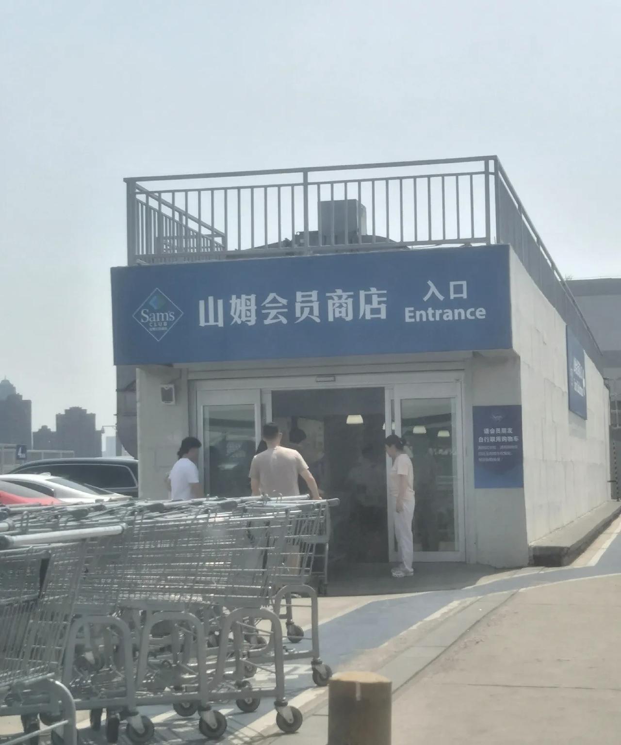 在山姆找到停车位太难了！今天七月二十七号下午一点，我到山姆店逛一下，山姆根本没