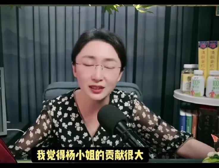 网友问拥有百万粉丝的吃瓜蒙主：“你怎么看武汉大学杨某某论文事件？”没想到，同为女