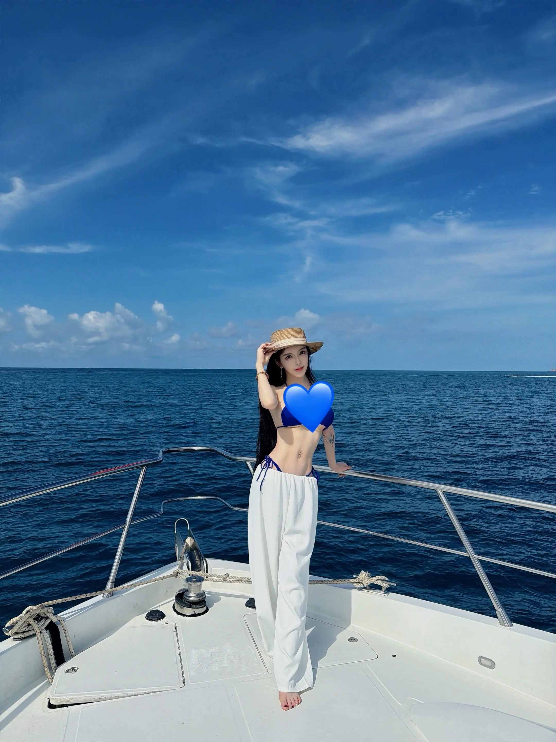 你知道的 我最爱的就是夏天和海边🏝️。海也可以一个人去看～爱自己爱生活