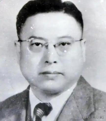 1949年5月18日的上海郊外，泥土混着血腥气在夜色中翻涌。13名被反绑双手