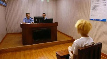 临沂加油站内砸车打人，23名嫌疑人已被抓生活里，鸡毛蒜皮的琐事、不经意的口