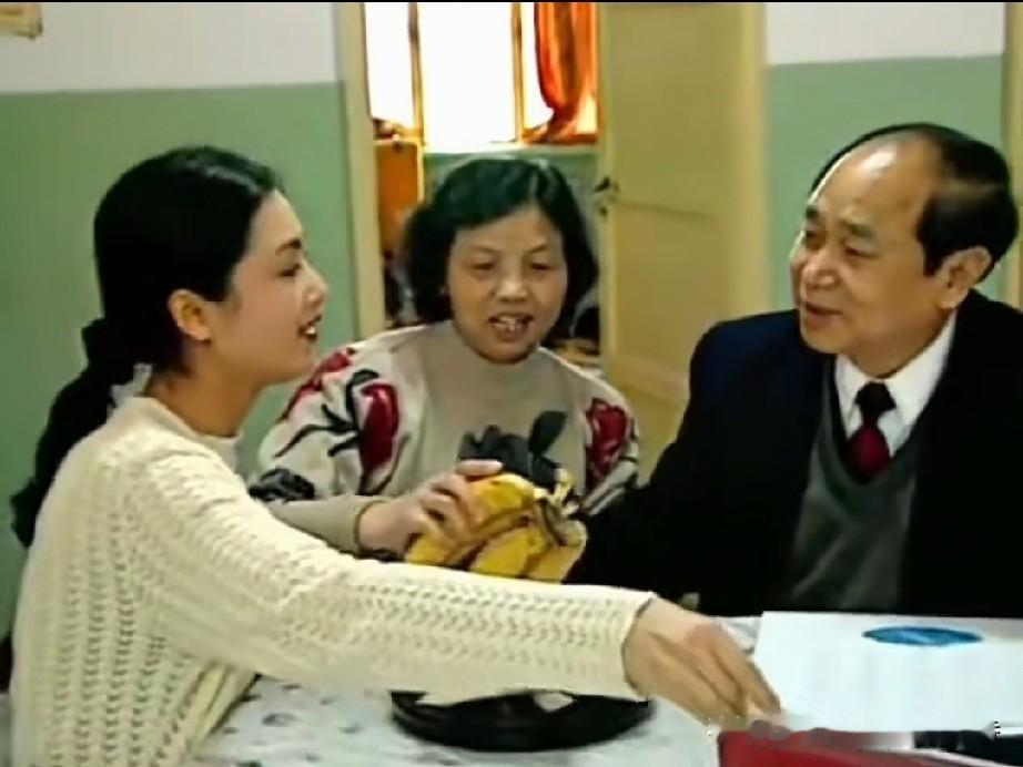 演员陈红被誉为九十年代的影视第一美女，她在《三国演义》里曾扮演古代四大美女之一貂