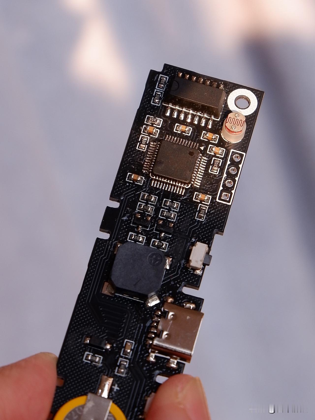 真武芯片上线了，北京机器人中试开干了，特斯拉却把高端车停了。那天是1月29号，