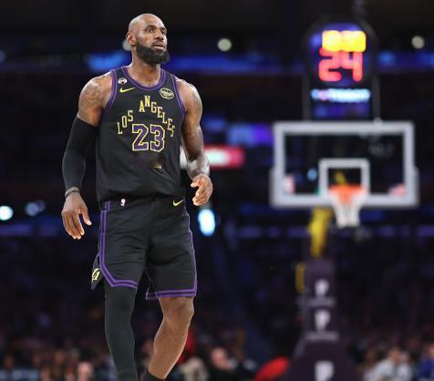 身价断崖下跌？离开湖人，詹姆斯仅剩1500万底薪档位残酷的NBA商业现实，终
