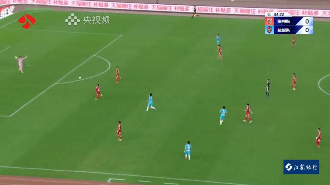 通过观看昨晚这场比赛，我觉得苏超联赛主场优势还是不可否认的，无论是天时地利人和因