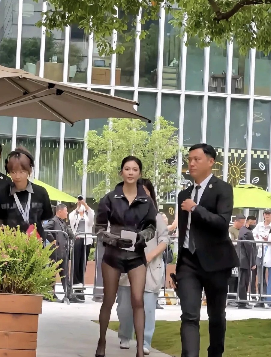 想不到真人要比电视上还好看几十倍