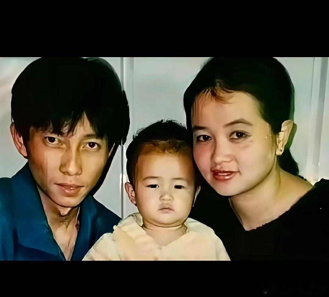 白鹿是她家中了基因大奖的人！爸爸长的一般，妈妈也一般！但是她就是长的很完美，高鼻