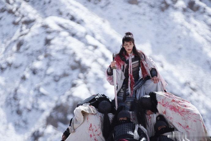 没人能在雪景里打败李昀锐李昀锐也拍出了雪景神级镜头谁懂啊！李昀锐一到雪景里整个人