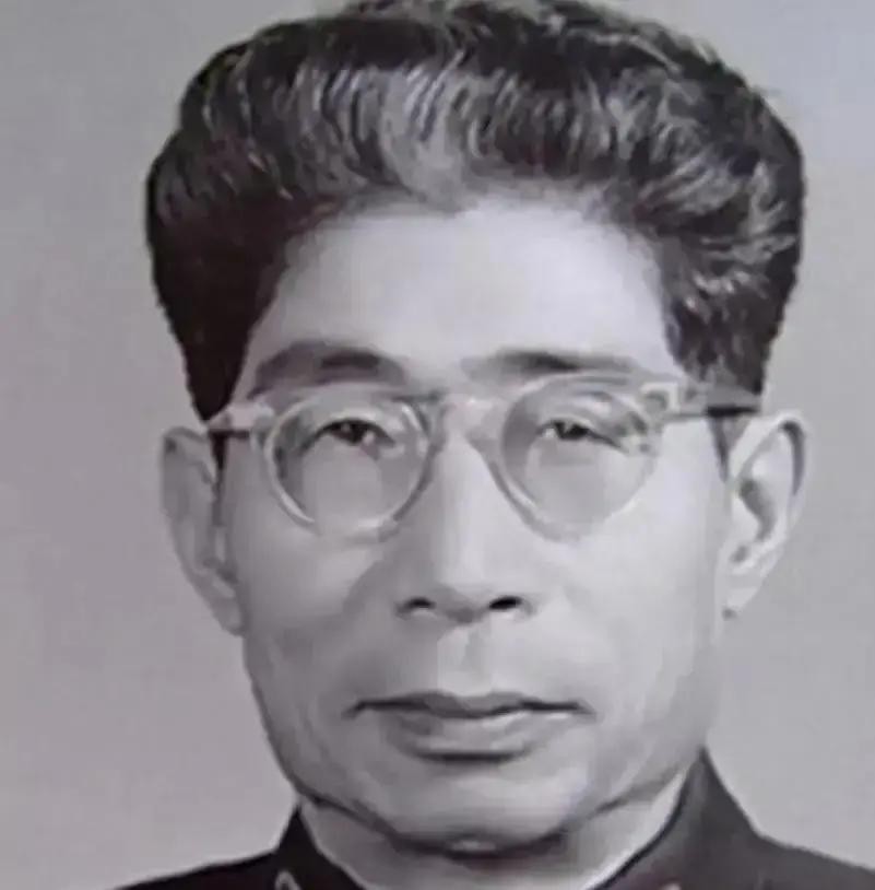 1967年，许世友到北京开会，一开国上将笑着和他打招呼，他理都不理，对方只能尴尬离开，就在其转身时，