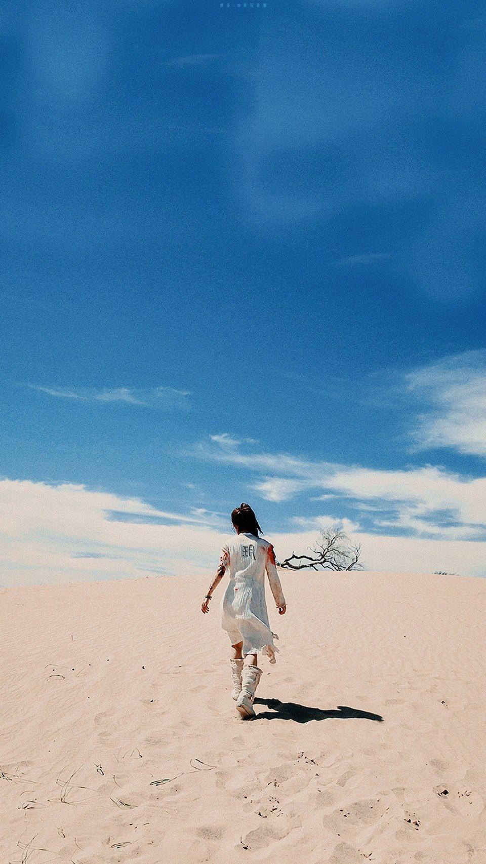 赵丽颖出道20周年：二十春秋同伴颖，万里乘风且徐行从《楚乔传》里黄沙漫天中