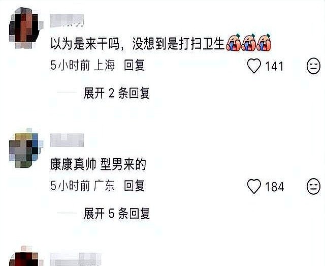 硬汉胡军在伦敦的出租屋里，正弓着腰跟厨房里的陈年厚油污死磕。他们一家飞去英国看女儿演话剧，刚落地就一