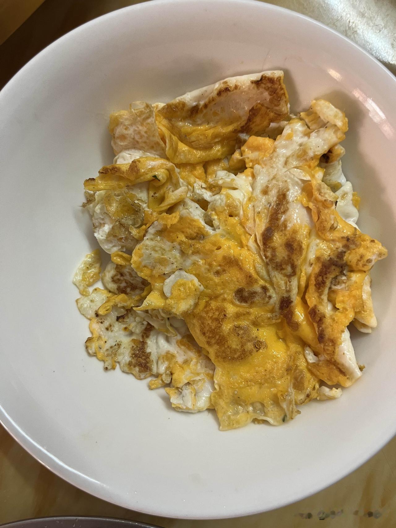 今天早餐1、煎鸡蛋两个2、两个梅菜猪肉包子3、炒介菜一碟4、一个高原莉