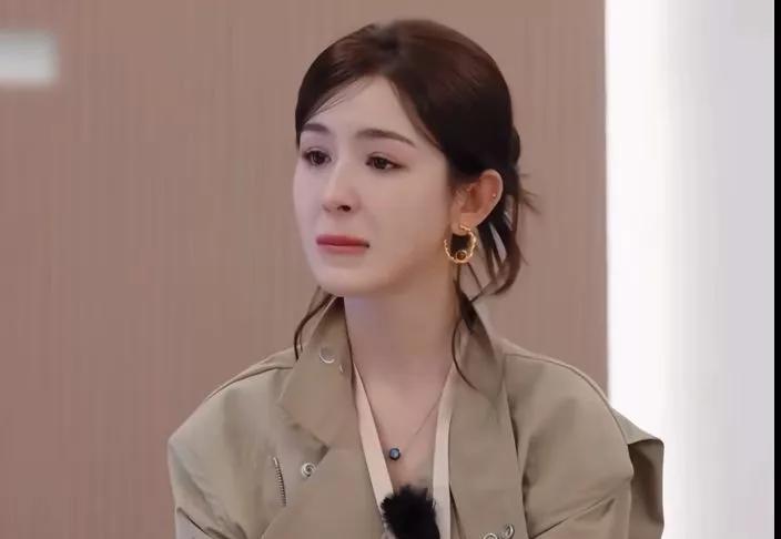 现在全网怨气最深的女艺人估计就是哈尼克孜了，人怎么能倒霉成这样？当初哈尼克孜