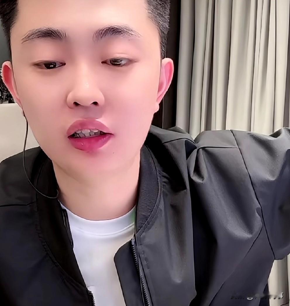 巴扎黑为王小源改直播时段，被网友嘲讽。前不久报道王小源和巴