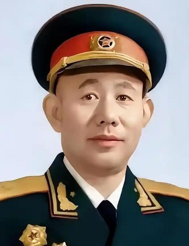 1951年，志愿军开会时，彭德怀忽然高声叫道：“黄朝天，你站起来！”违抗军令的黄