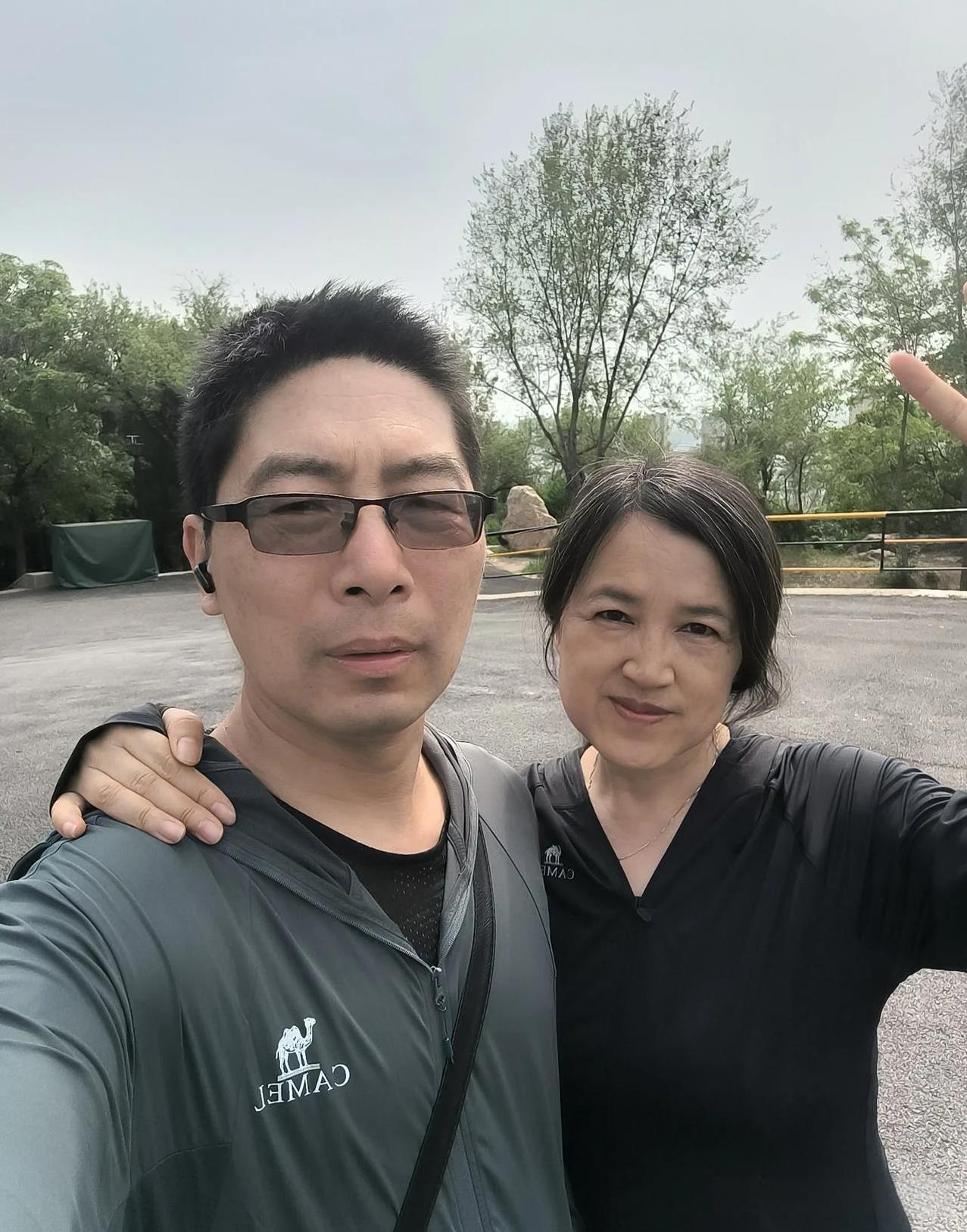 高考最后一天，和老公转悠一圈，共走了8387步[吐舌头眯眼睛笑]73年出生，23年退休，退