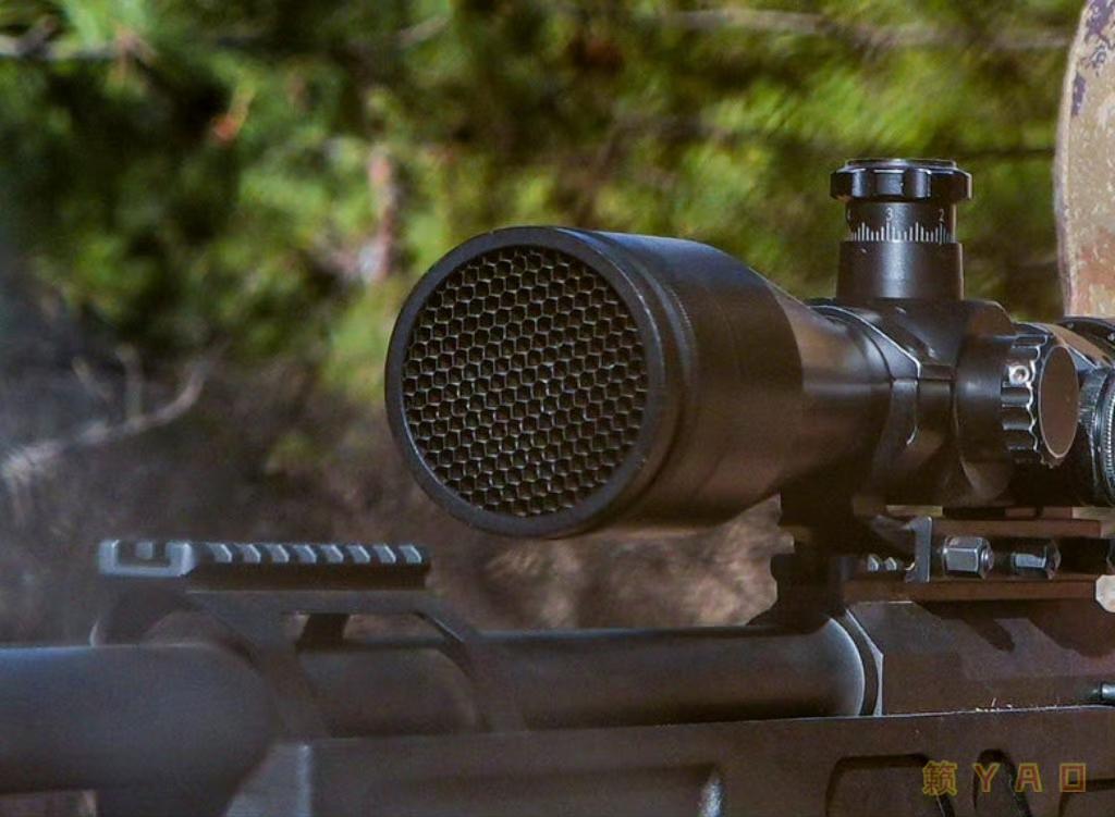 偶见解放军远距离狙击枪瞄准镜加装蜂窝状消光罩的。不过基层最常见的防反光操作还是