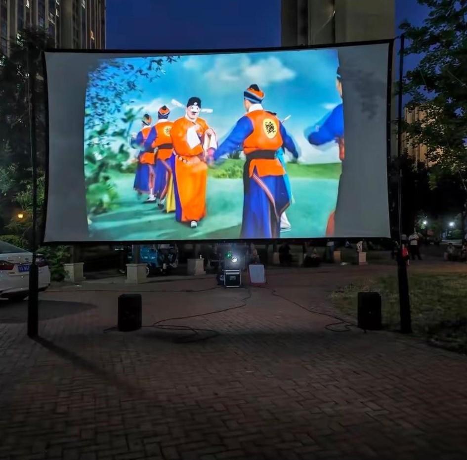 这样的公益放映，不要也罢在我们这儿，每年都有电影放映员来小区放映多次电影。然而