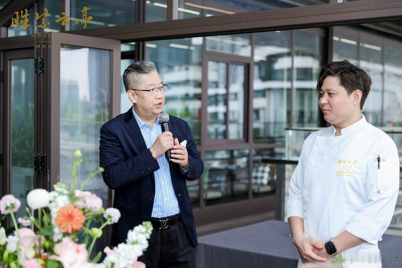 📍胜紫云亭亭间春馔熏鹅菊花叶，制成卷云状的茉莉芙蓉汤，讲究的是吃鸡不见鸡，闽