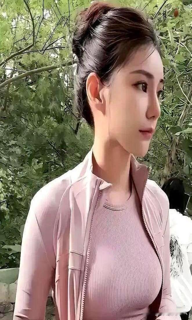 汪小菲前脚刚落地北京处理公务，台北豪宅里已经悄悄开启“女主人的新副本”。谁能