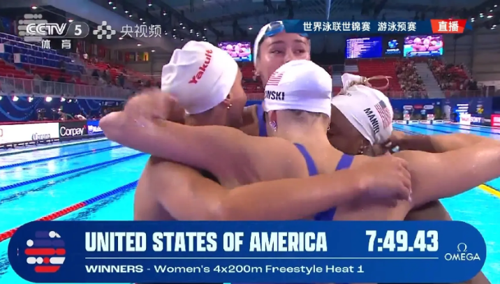 美国昨天男女4×100混合泳接力大意失荆州，今天女子4×200自小组头名晋级。