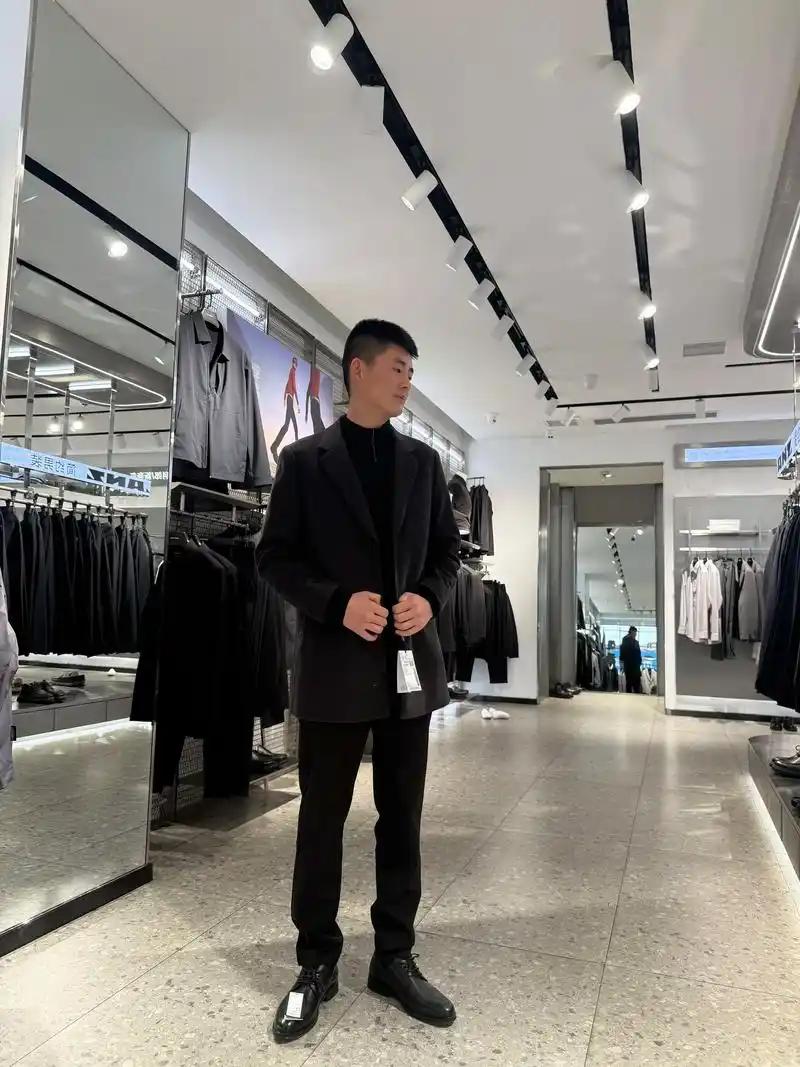 中年如果遇到一个让自己再次心动的人，却又清楚知道不会有结果，很多人都会问这是缘还